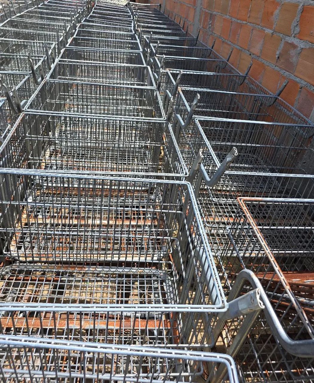 Carrinhos de supermercado modelo atacadista cesto e prancha  - Foto 3