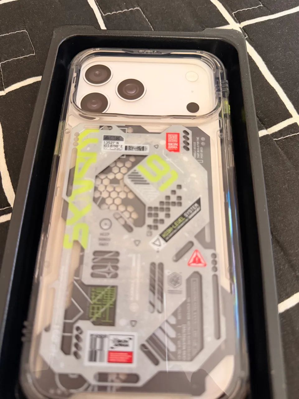 Capa PREMIUM 17 Pro Max Skinarma