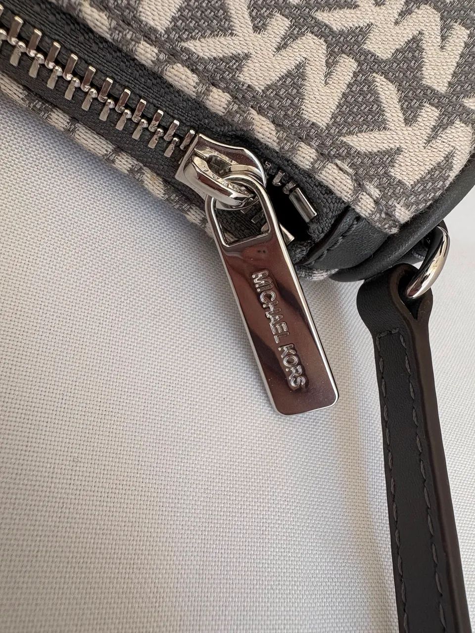 Bolsa Michael kors cinza original - Bolsas, malas e mochilas