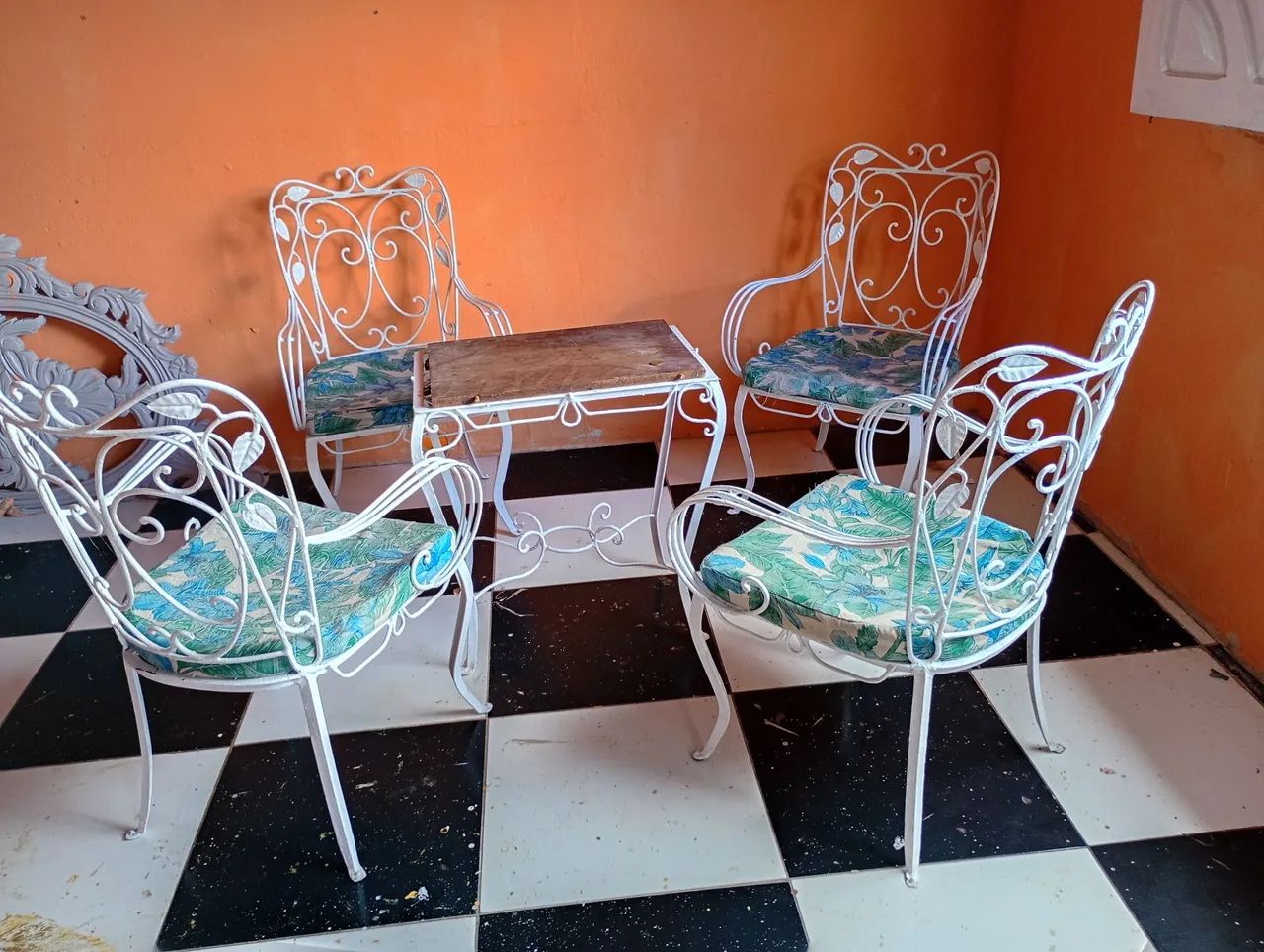 Conjunto com 5 peças em ferro perfeito.