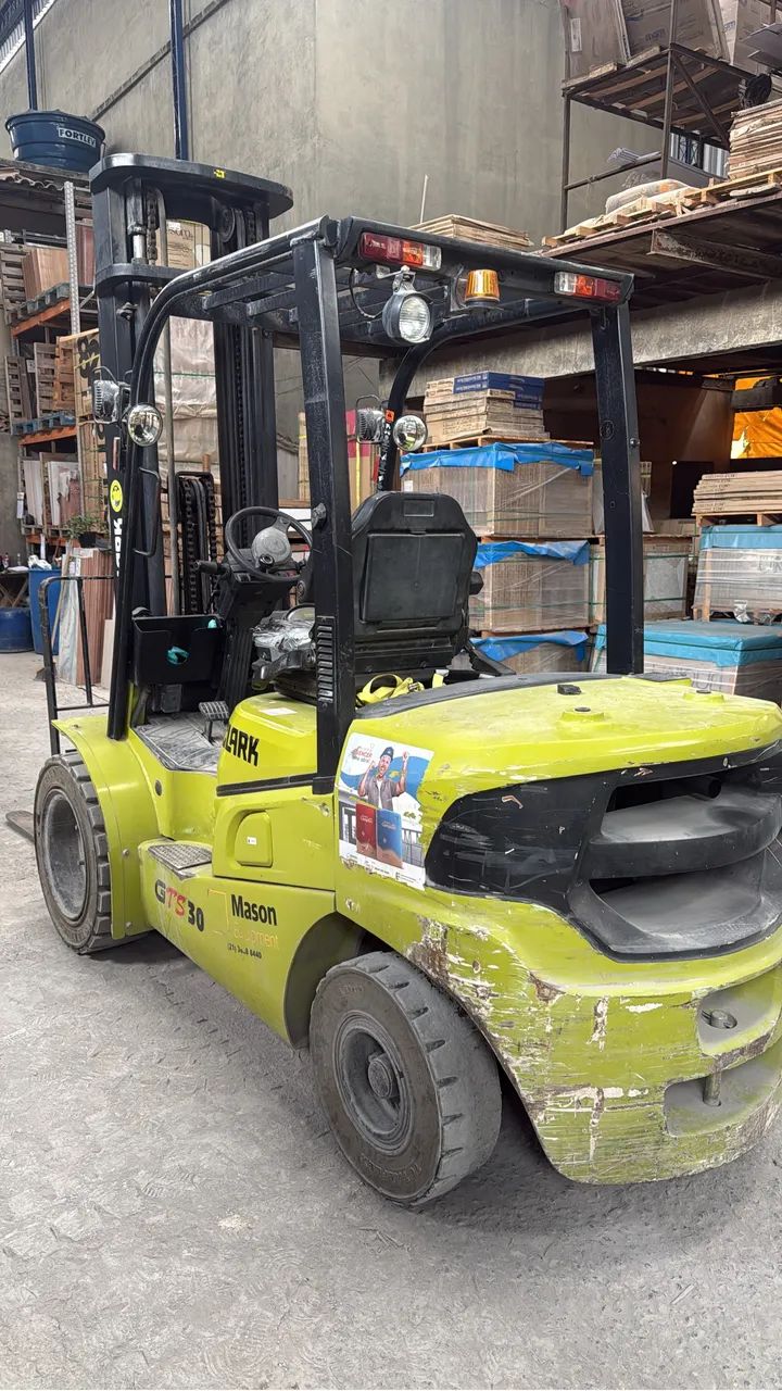 Empilhadeira Clark 3ton Diesel - Foto 4