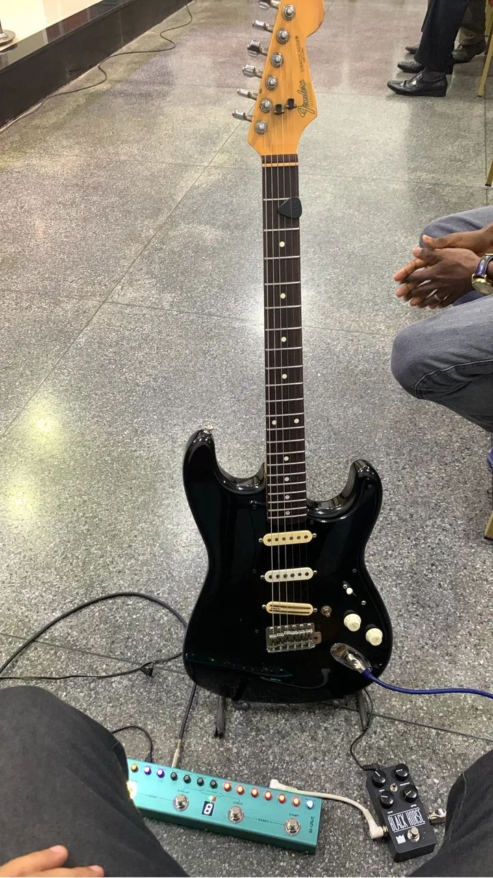 Guitarra fender stratocaster japonesa  1983 