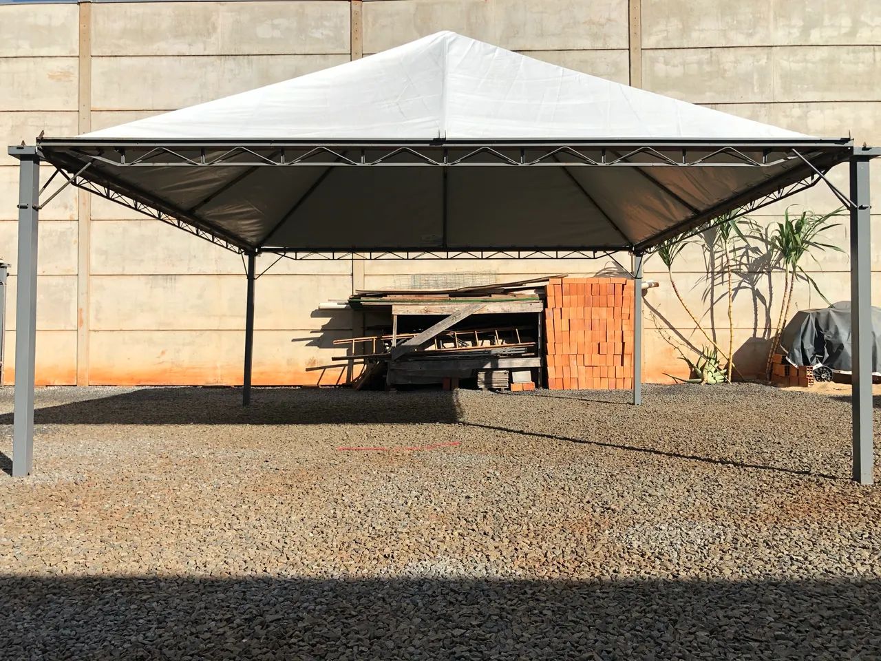 Tenda pirâmide 5x5 com calha reforçada semi nova  - Foto 3