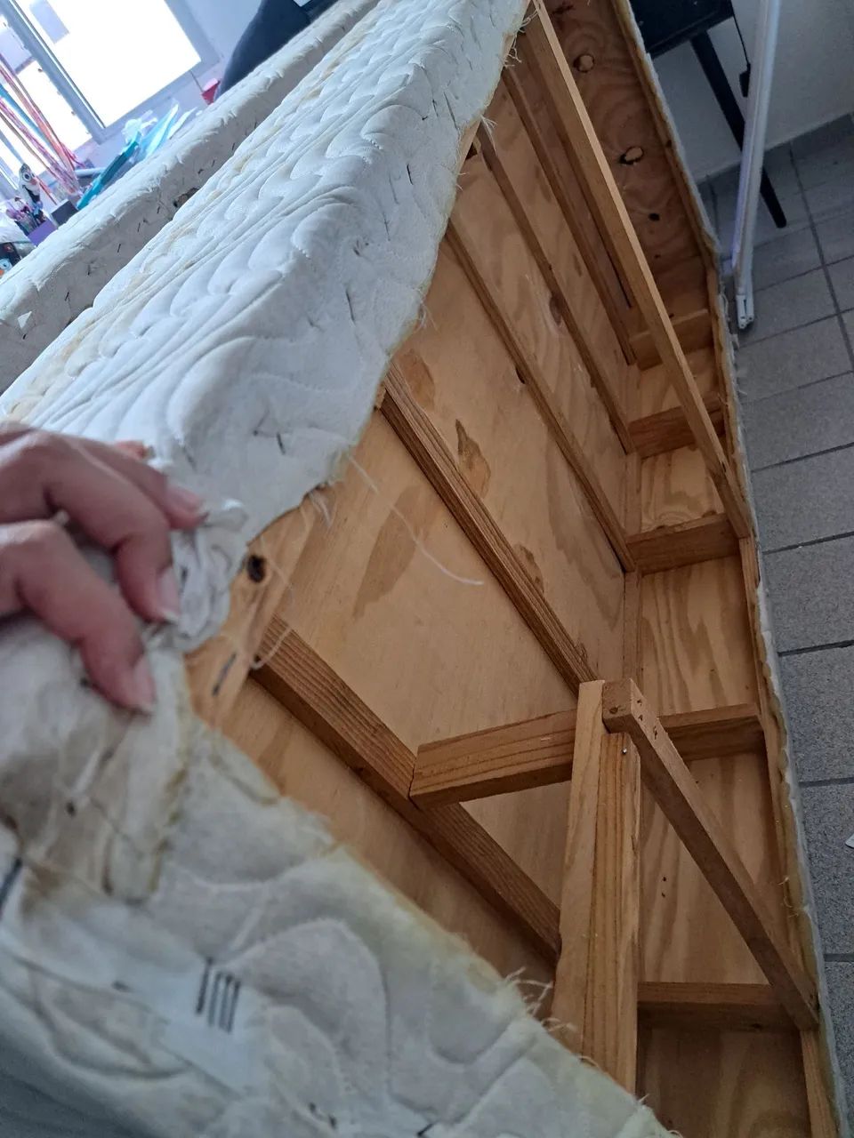 Base de cama box madeira. Usada para king ou 2 solteirão.