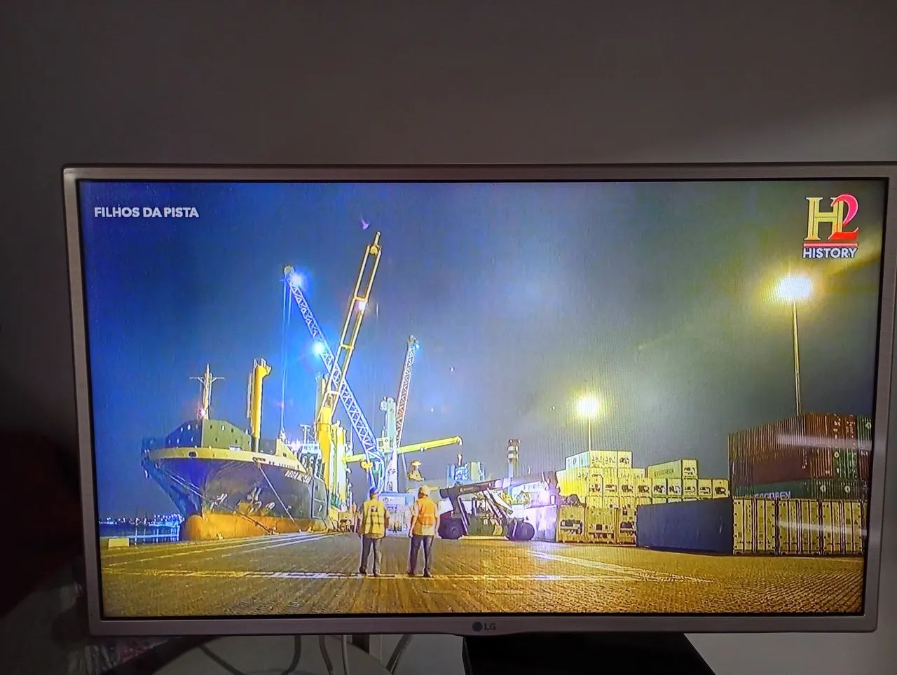 TV LG 32" Branca + Suporte Articulado (Com detalhe na imagem - Leia)