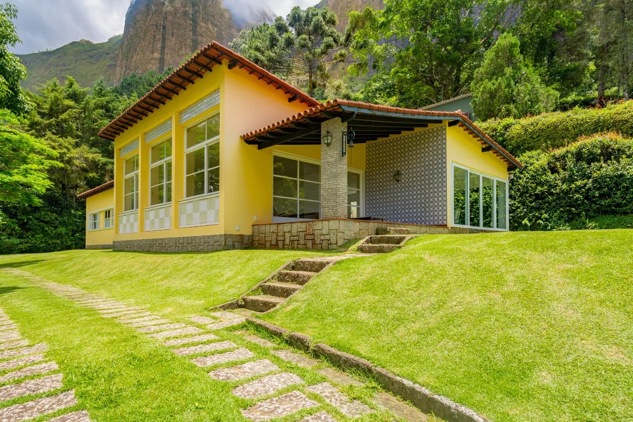 Casa com 4 quartos em condomínio em Araras, Petrópolis.