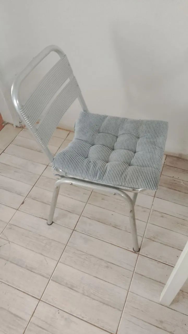 Mesa com 4 cadeiras de alumínio  - Foto 4