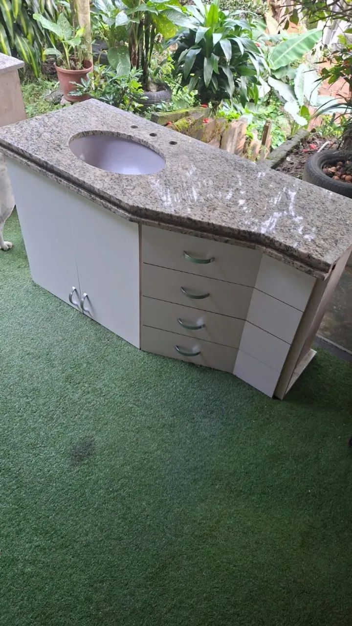 Bancada de granito com armário