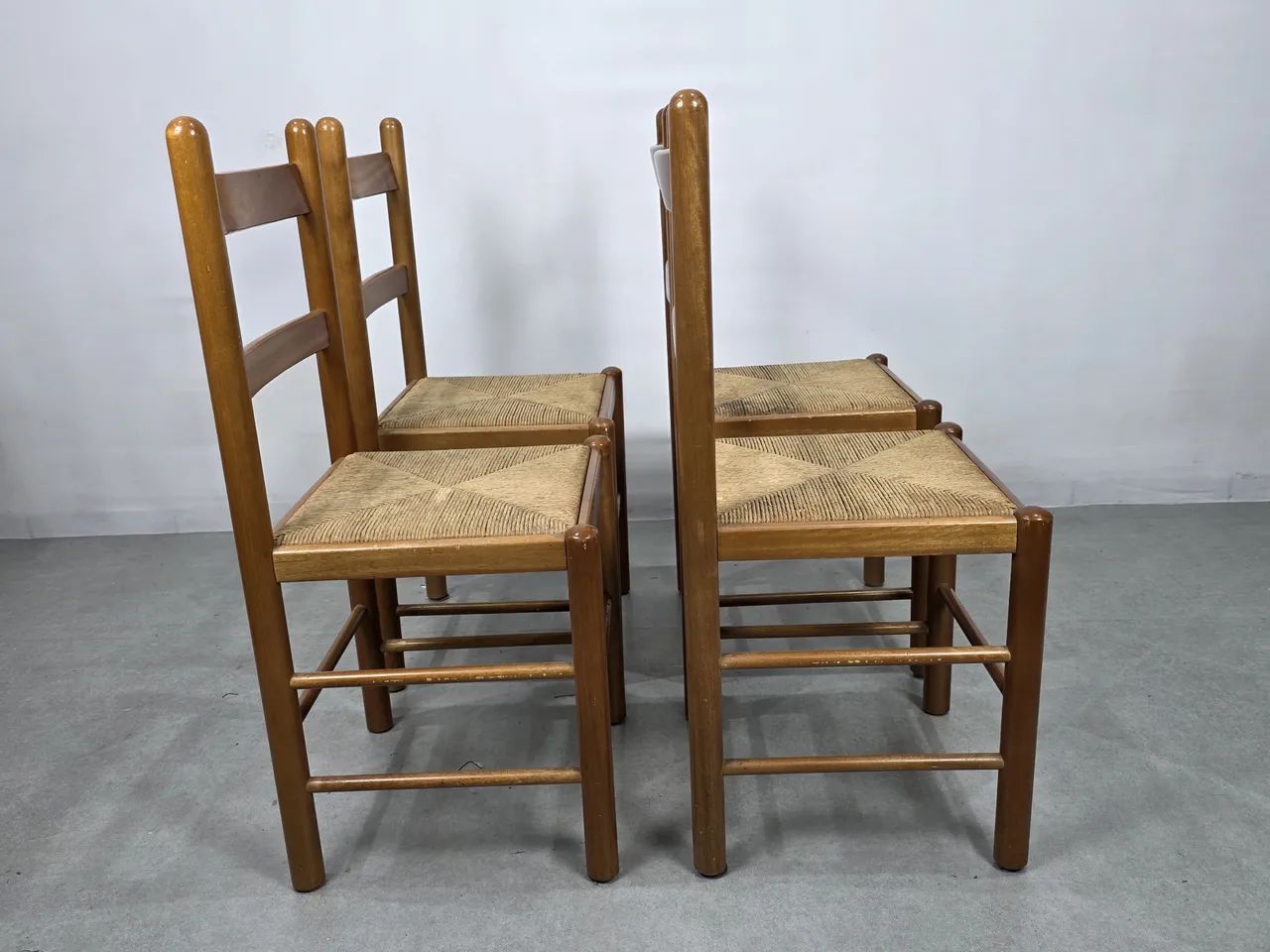Conjunto de 4 cadeiras vintage em madeira maciça  - Foto 4