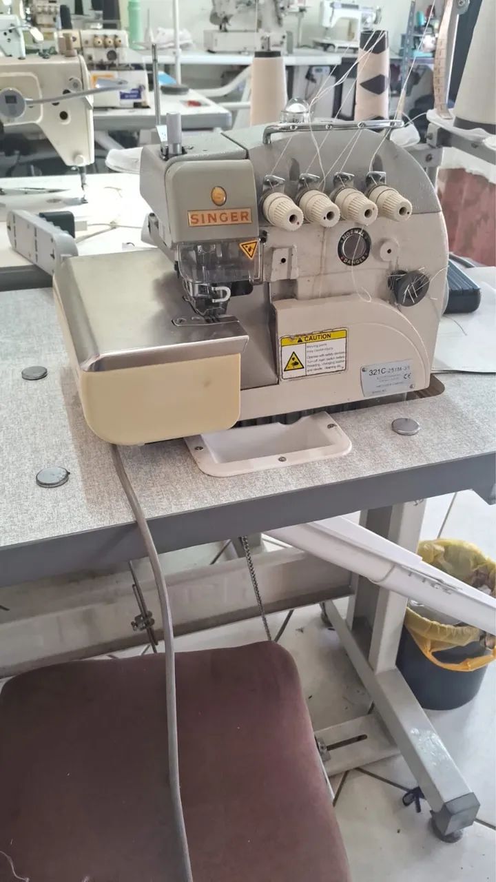 Máquina de costura Interlock - Singer - Foto 2