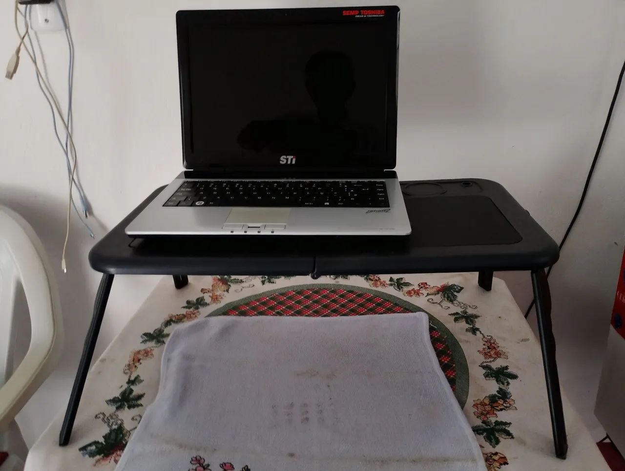 Mesa portátil e dobrável, com 2 ventiladores para Notebook. - Foto 5