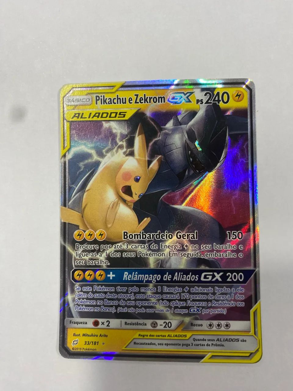 Carta Pokémon em excelente estado 