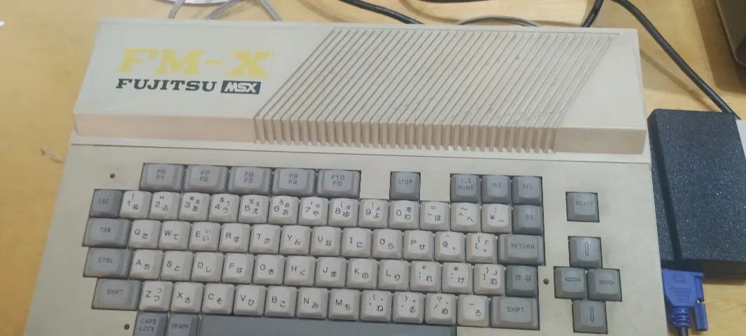 MSX1 FM-X da Fujitsu - Acompanha cartucho com saída VGA