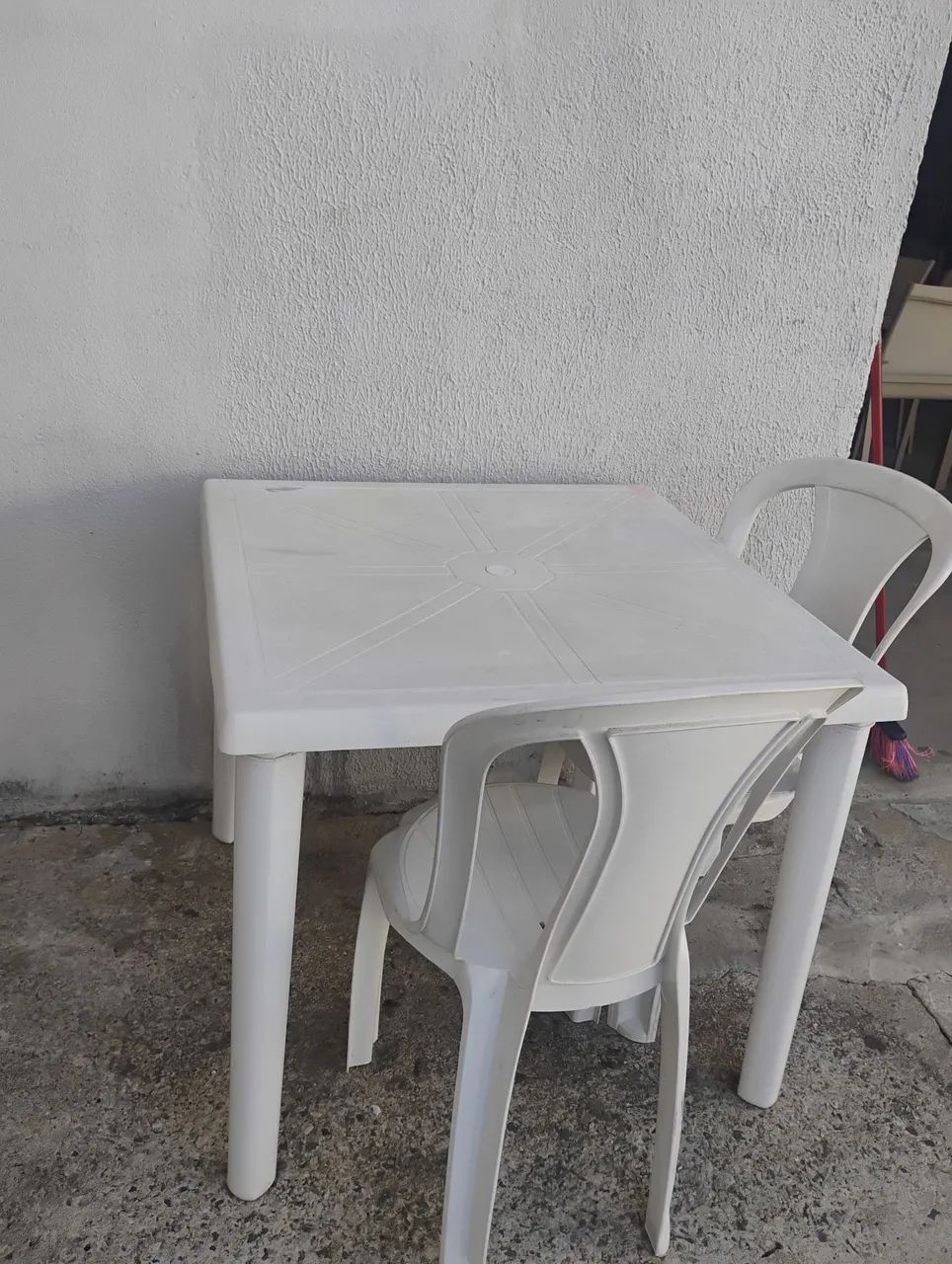 Mesa com 4 cadeiras 