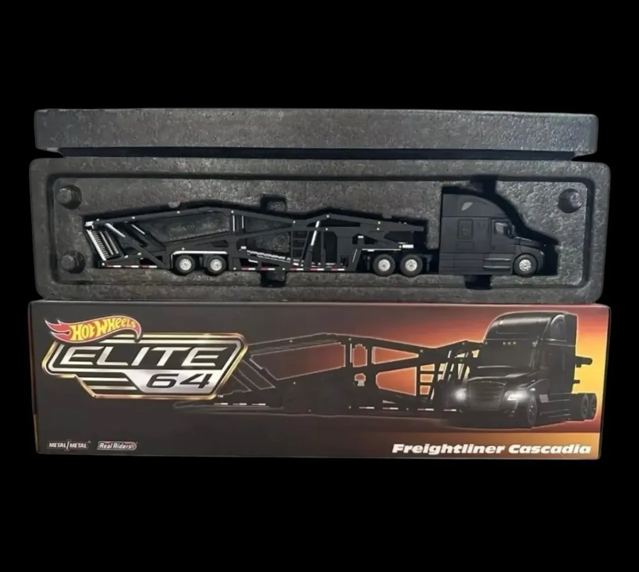 Hot Wheels Elite 64 Freightliner Cascadia - Hobbies e coleções