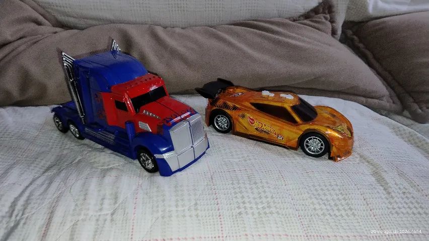  Caminhão Vira Robô do Optimus Prime (Transformers) +  Carro Hot Wheels Programing da Mul