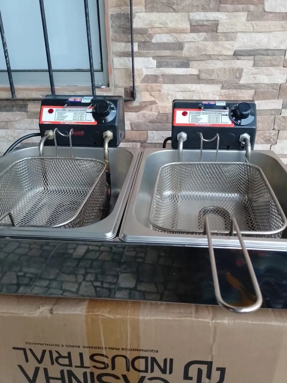 Fritadeira Elétrica Industrial Dupla - 2 Cubas com Cestos