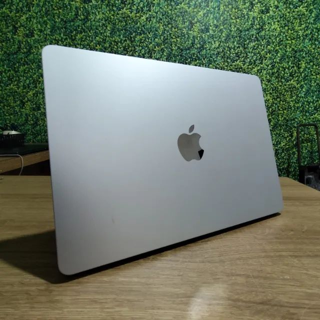 MacBook Air M2 13.6インチ 2023 シルバー MacBook Air M2 13.6 Silver | Estado de Loja 14 Ciclos | Entrego