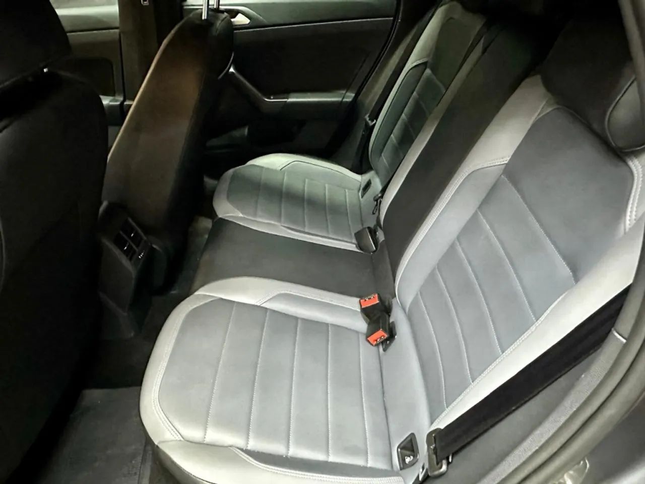 Volkswagen Nivus Highline 1.0 200 TSI Flex Aut., foto 8 de 12