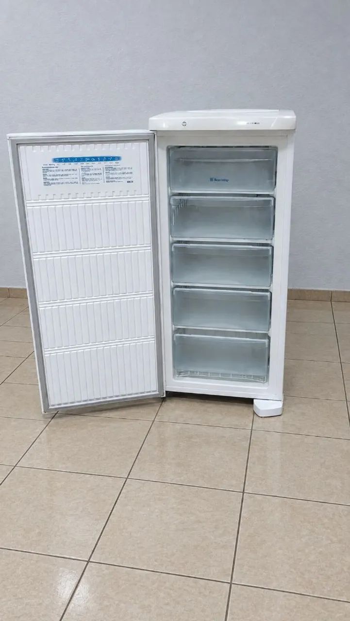 VENDO FREEZER VERTICAL ELECTROLUX 145 LITROS  - Foto 2