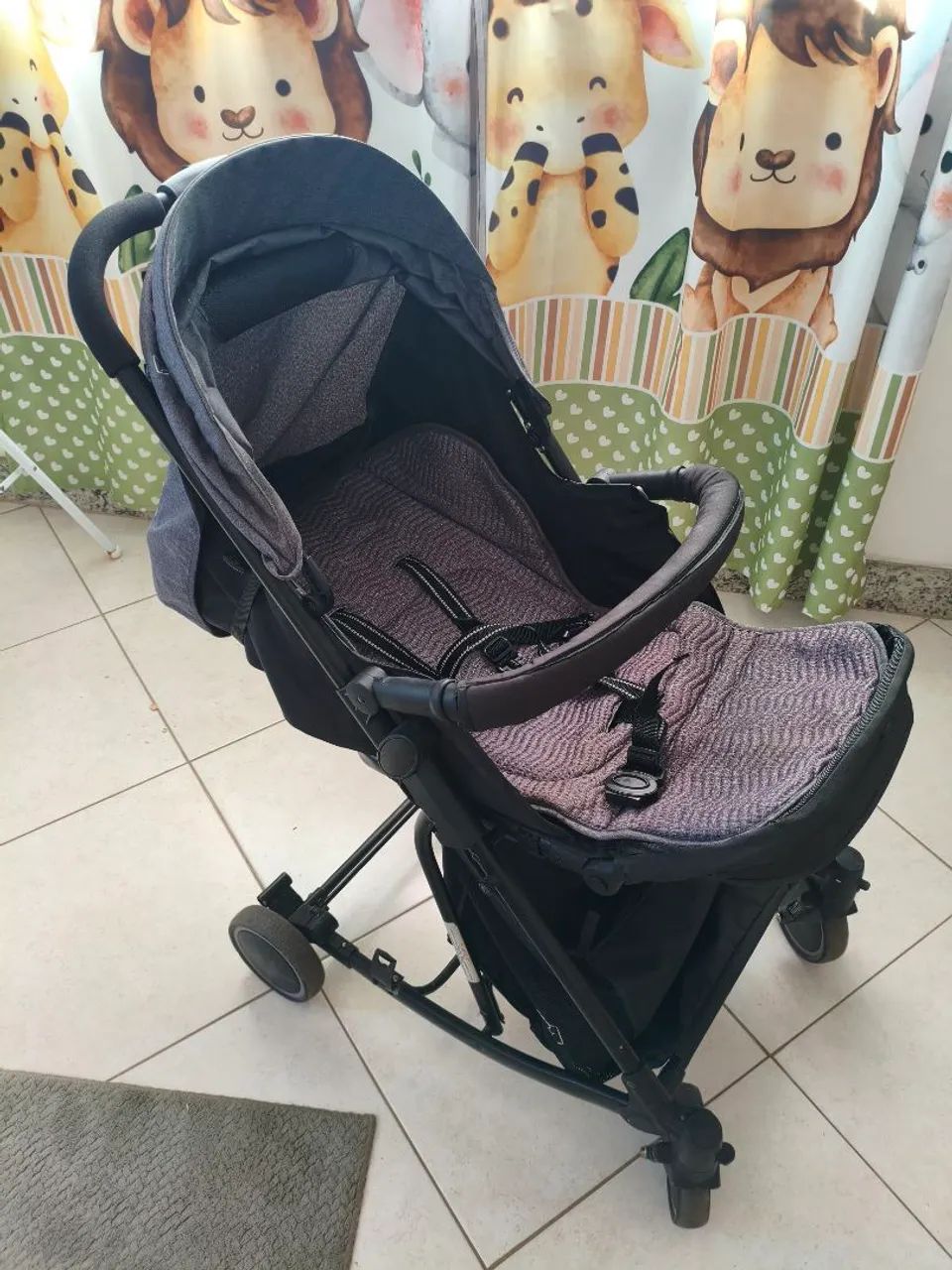 Carrinho de bebê e banheira com suporte  - Foto 3
