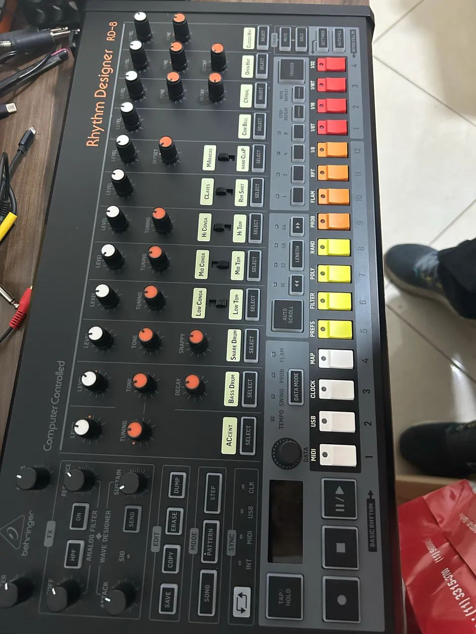 Behringer  RD8/ impecável na caixa.