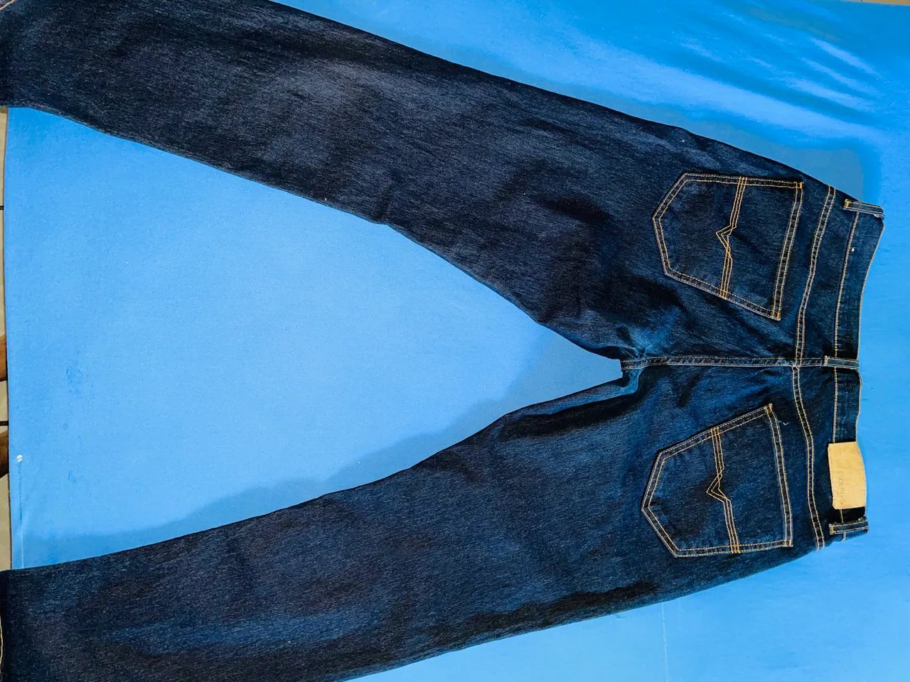 calça jeans escura - Foto 3