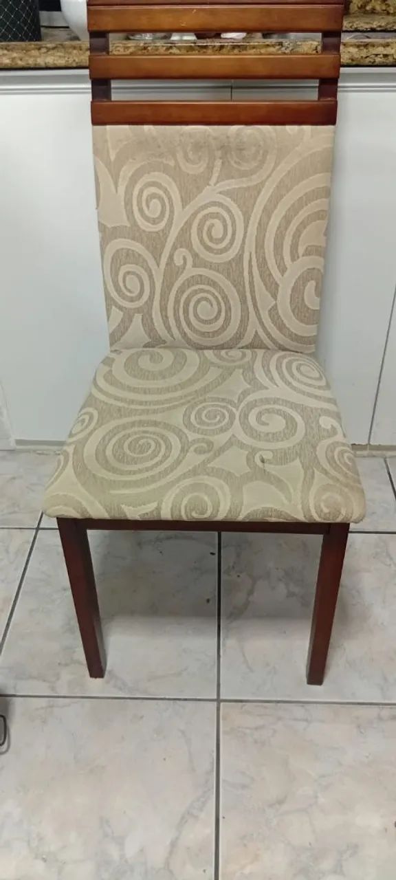 Kit com 4 cadeira de mesa 