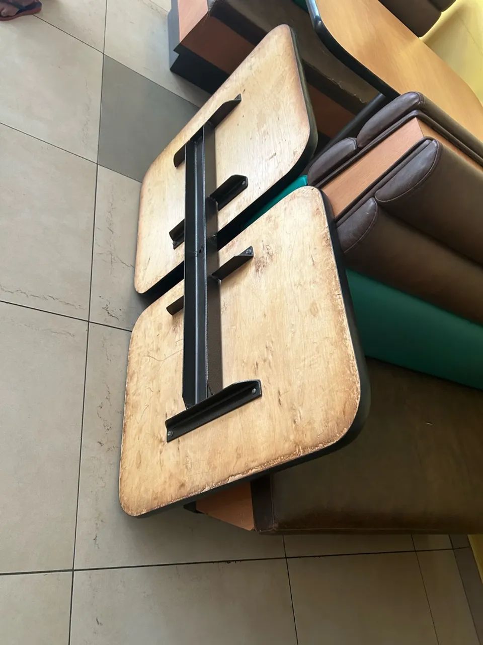 Tampo para mesa com cadeiras de ferro - Foto 2