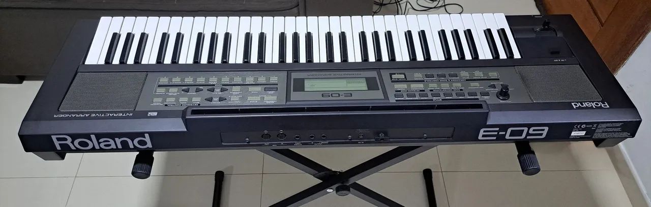 Teclado Roland E-09  - Foto 4