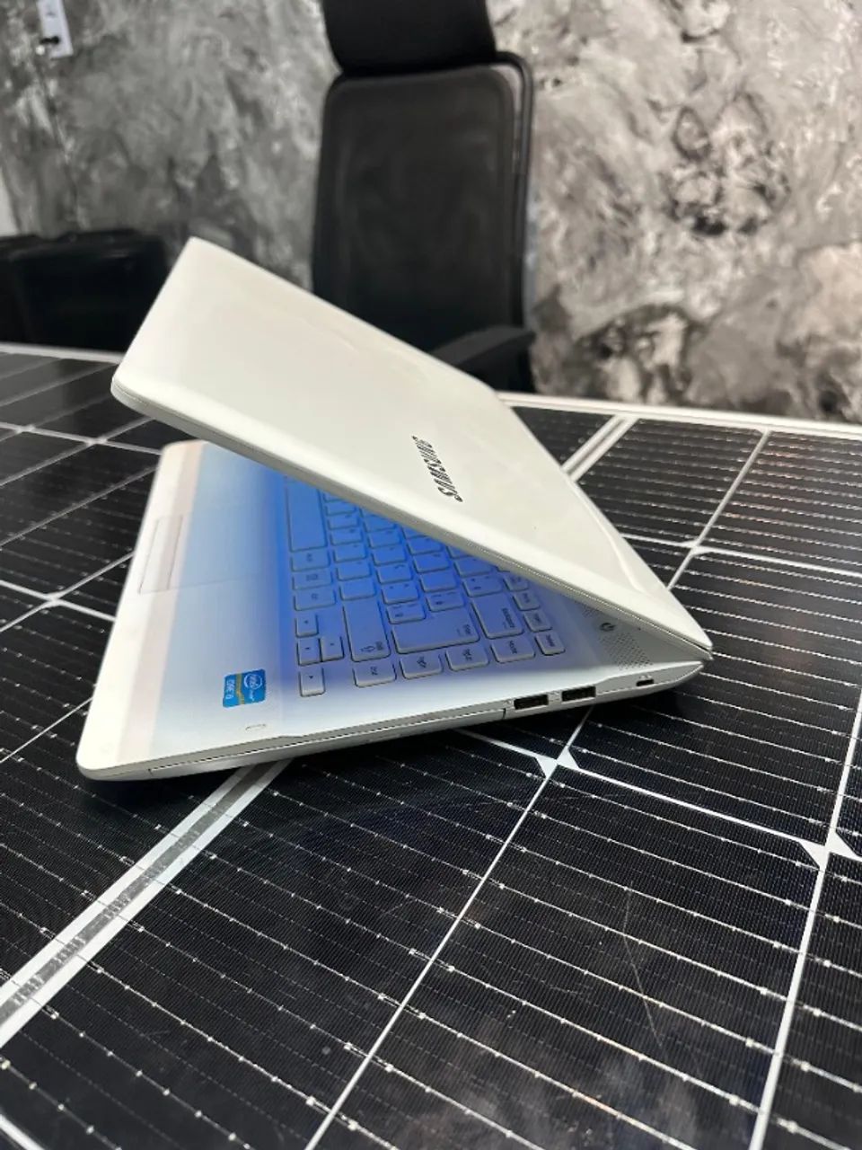 Notebook Samsung NP300E - Intel Core? i3 -3110M - RAM 8GB - SSD 480GB - Tela 14- Windows 1 - Foto 3