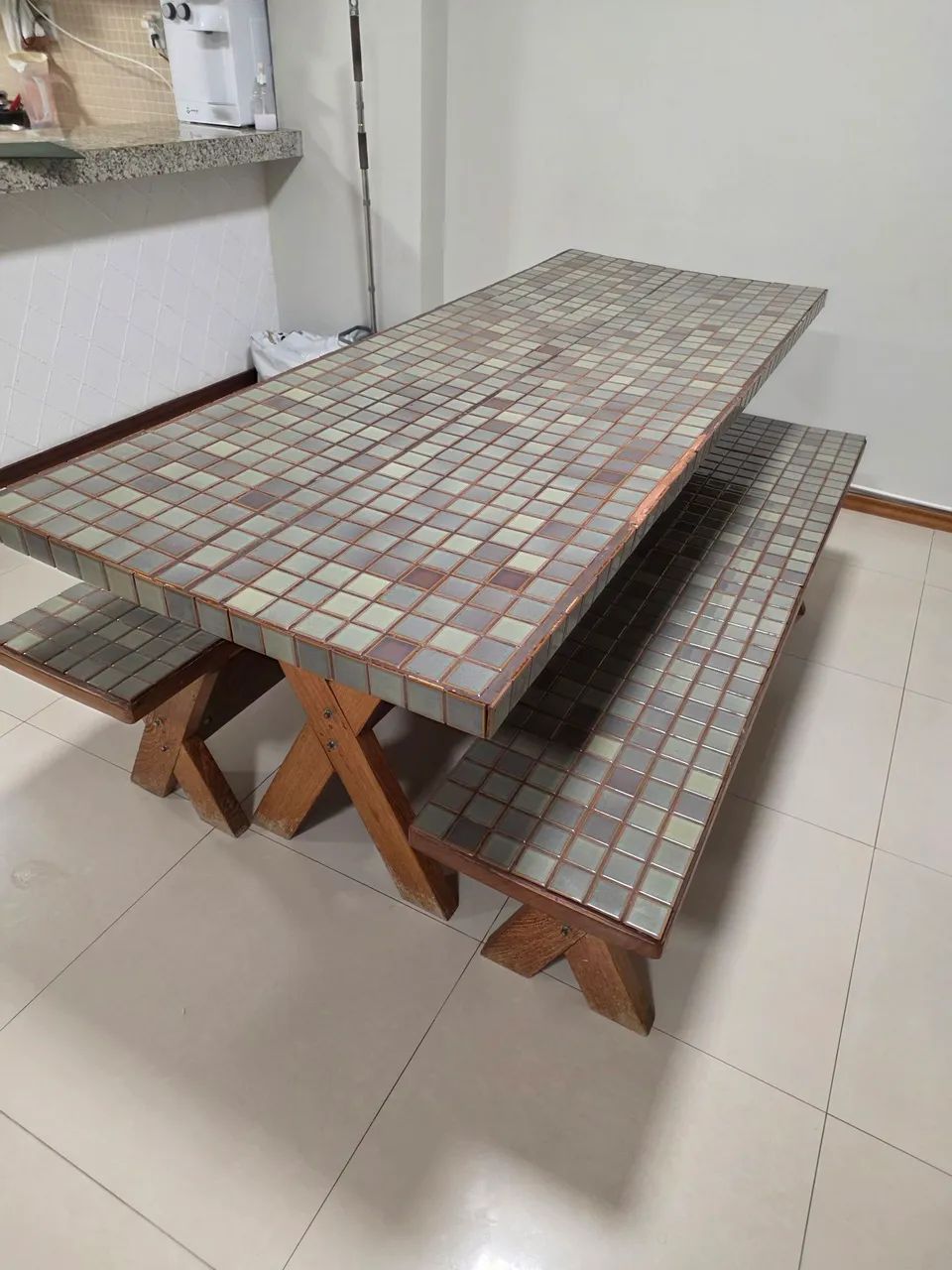 Mesa de mognum revestido de pastilha - Foto 2