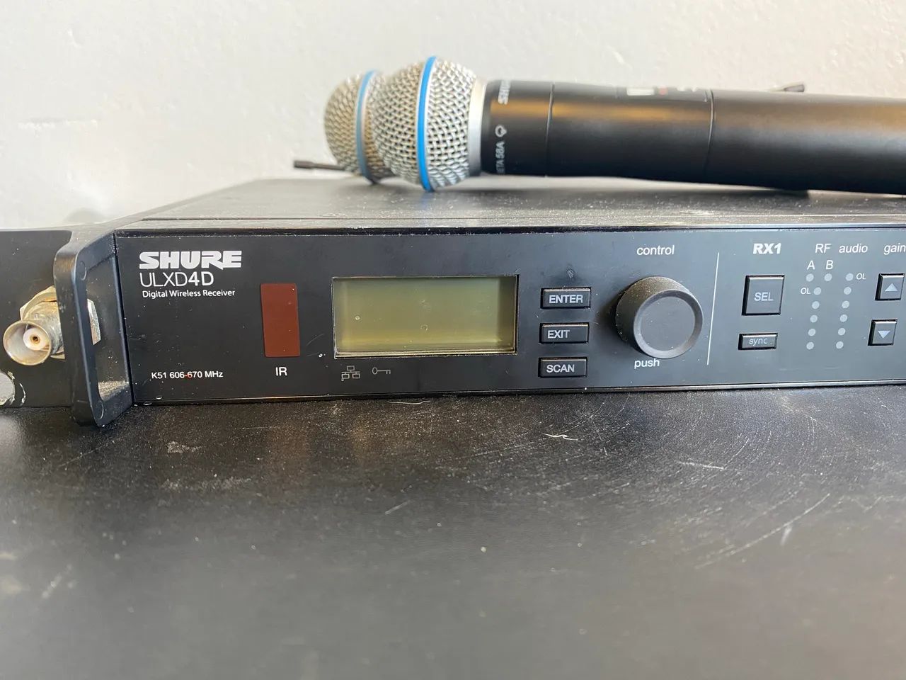 Microfone Shure sem fio duplo ULDX  - Foto 2