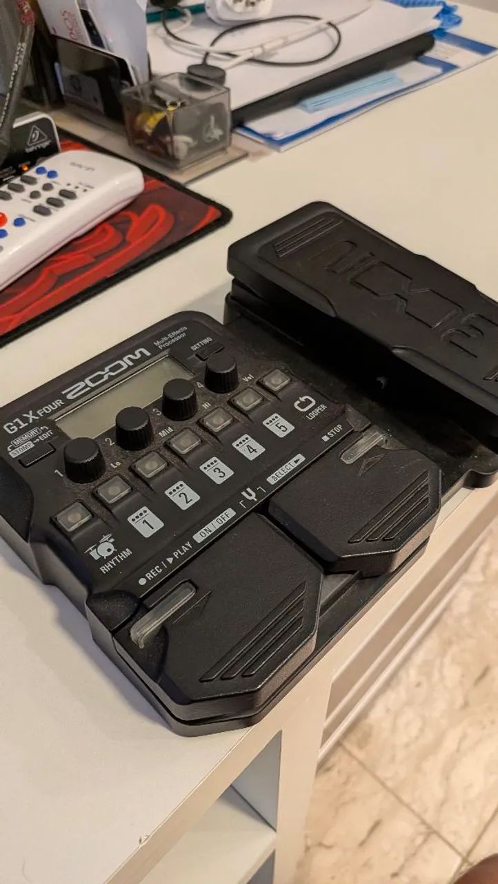 Zoom G1X Four Processador Efeitos Pedaleira para guitarra