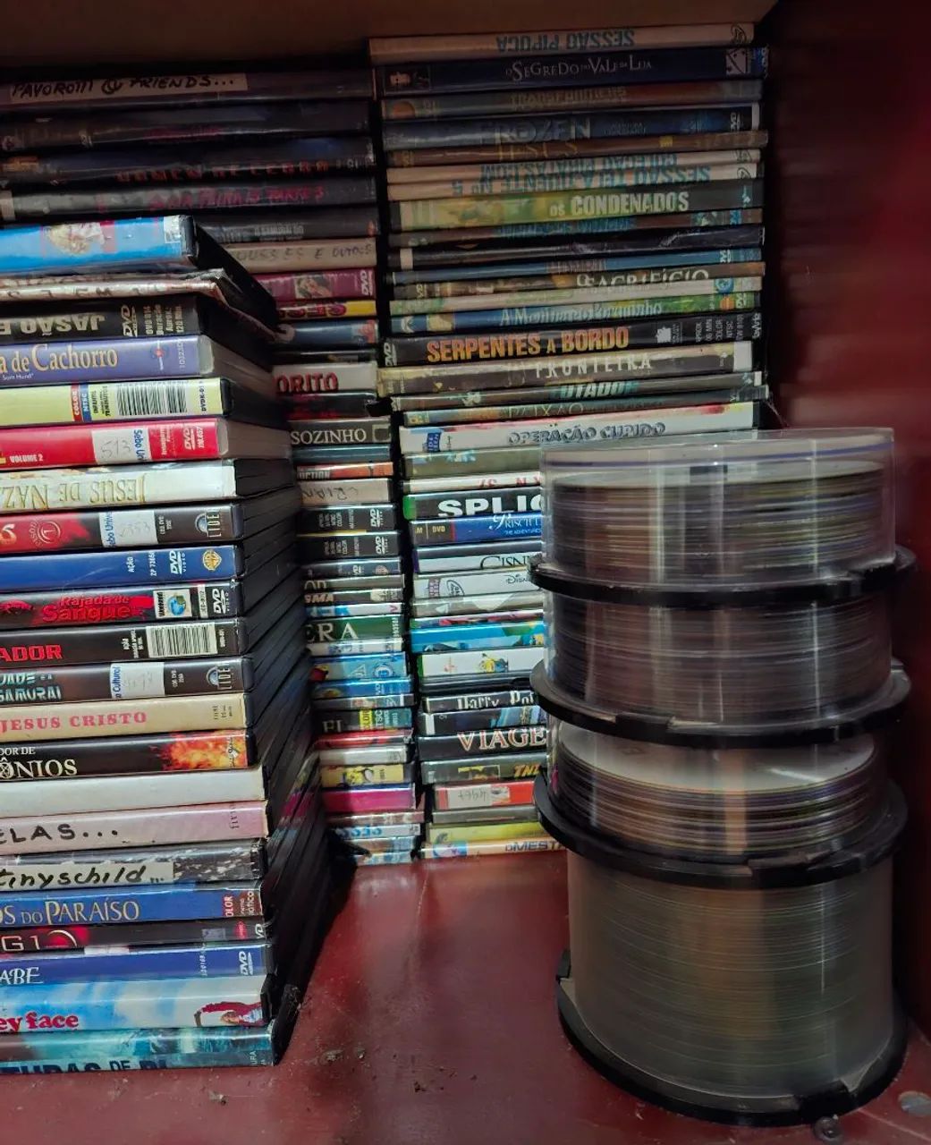 Vendo coleção de DVDs e CDs  - Foto 2
