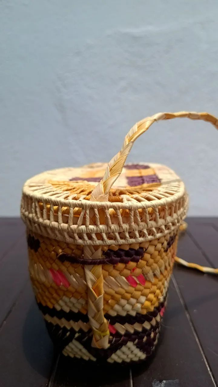 Bolsa em palha colorida  - Foto 5