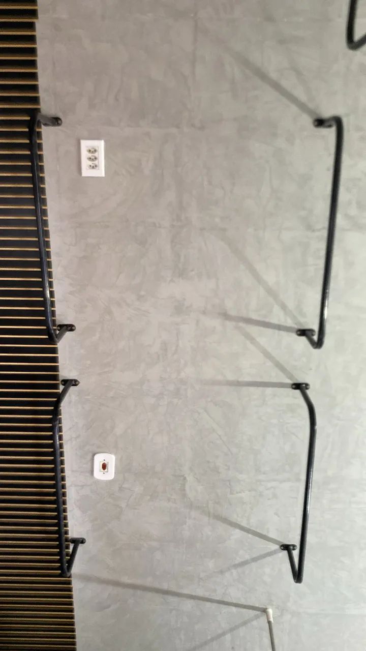 Araras de roupas - Foto 2