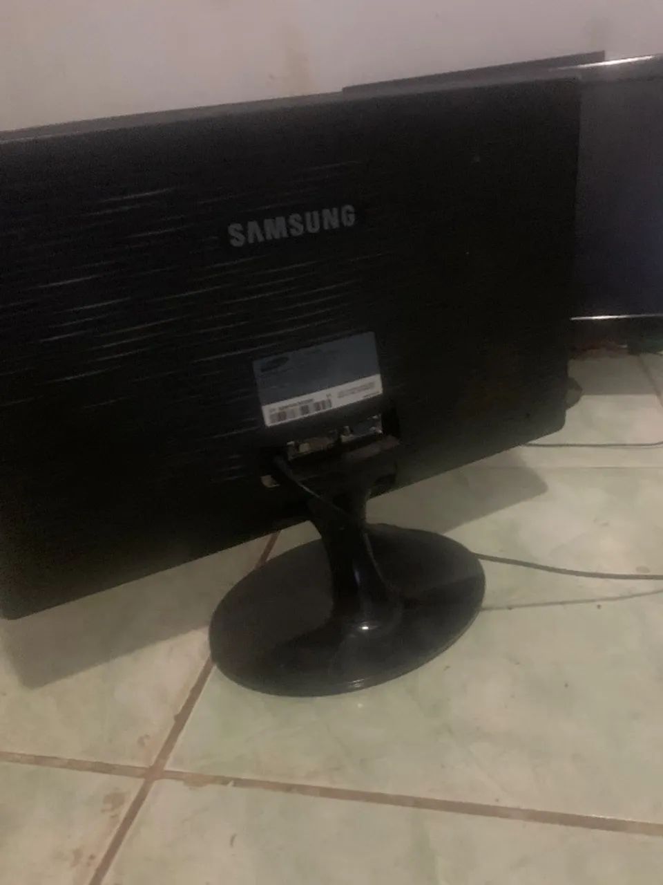 Monitor 44 polegadas 