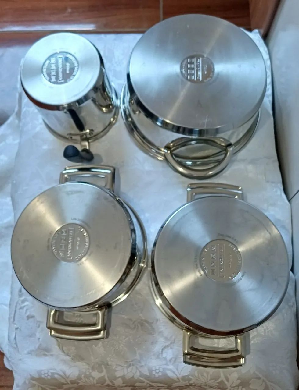 Conjunto de panela tramontina inox quatro  seminovos  - Foto 3