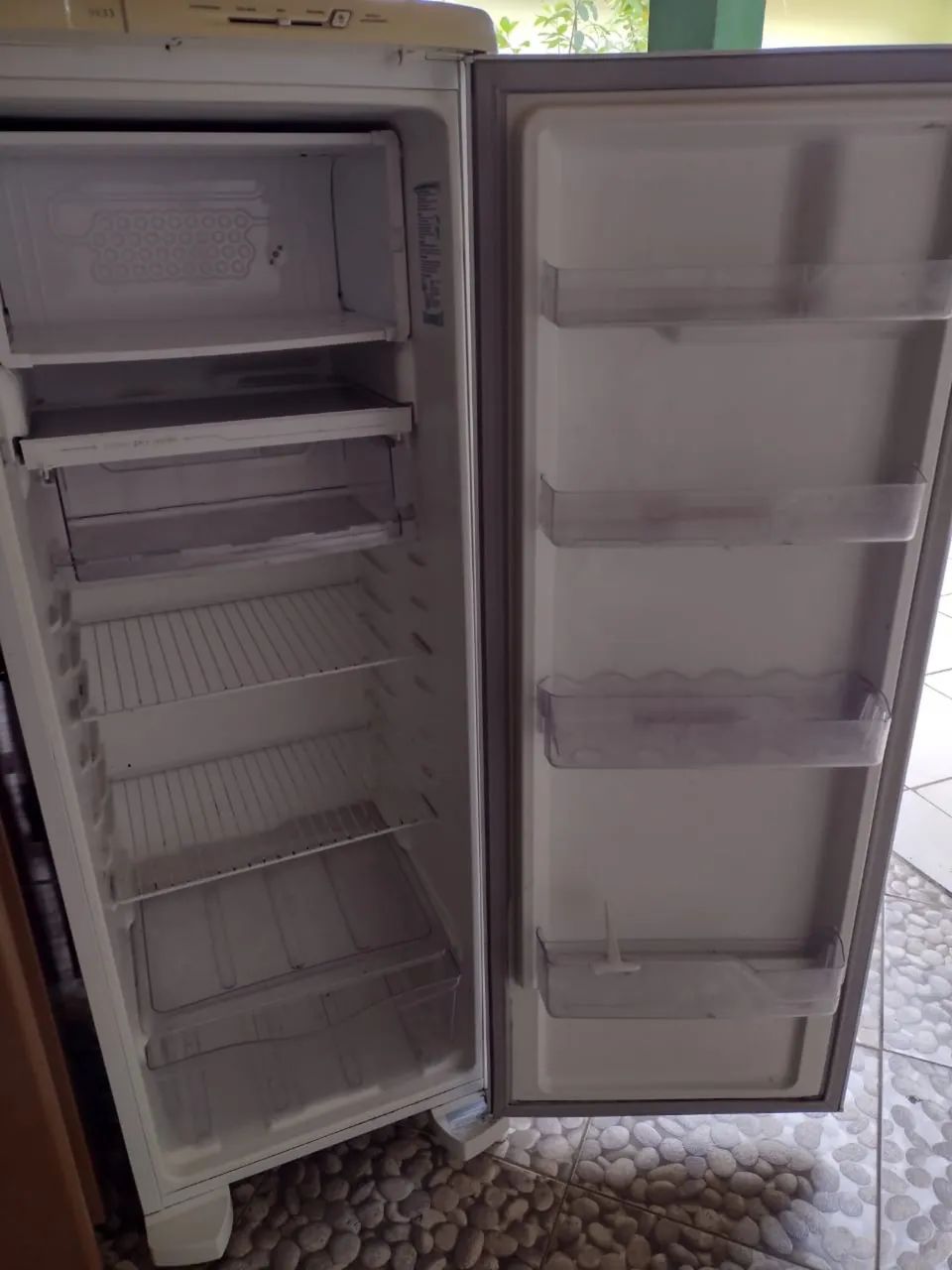 Geladeira Electrolux bem conservada  - Foto 2