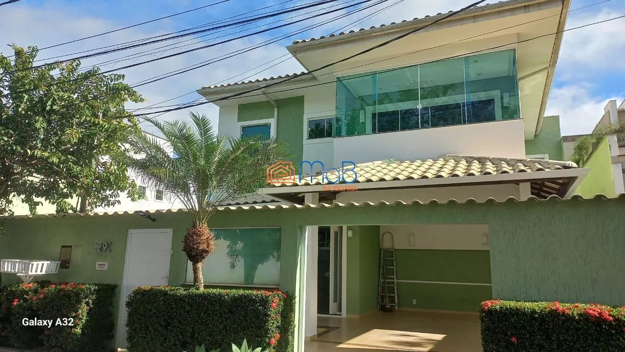 Casa com 03 quartos sendo 02 suítes em condomínio