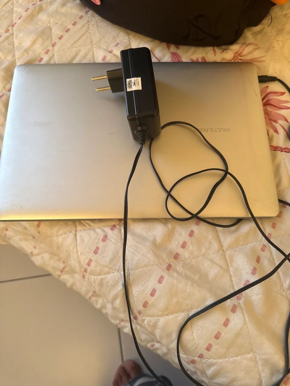 Computador Multilaser + carregador 
