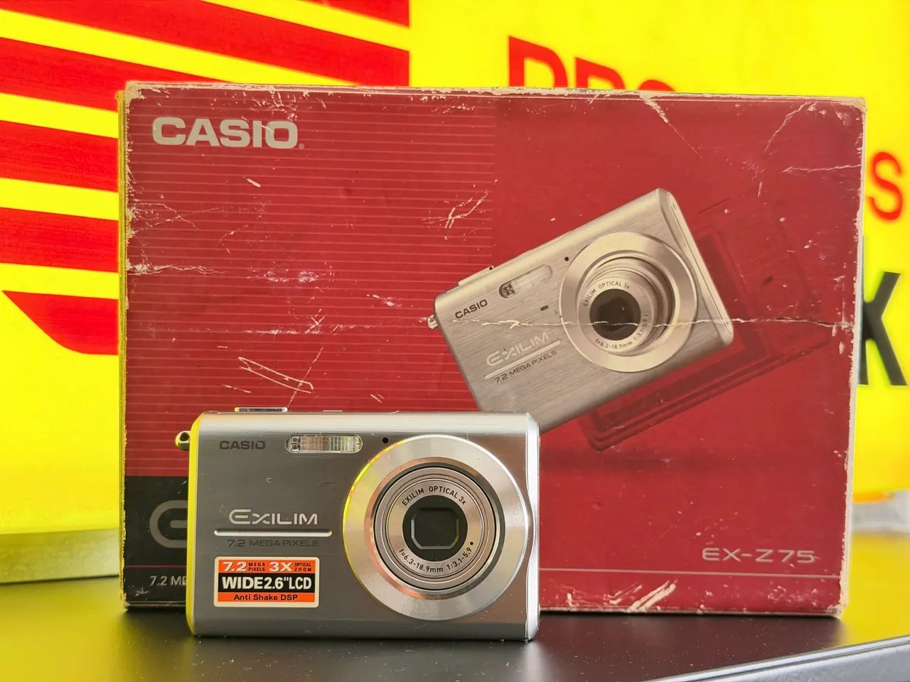 Câmera Digital Casio Exilim EX-Z75 - 7.2MP e 3x de zoom (estilo