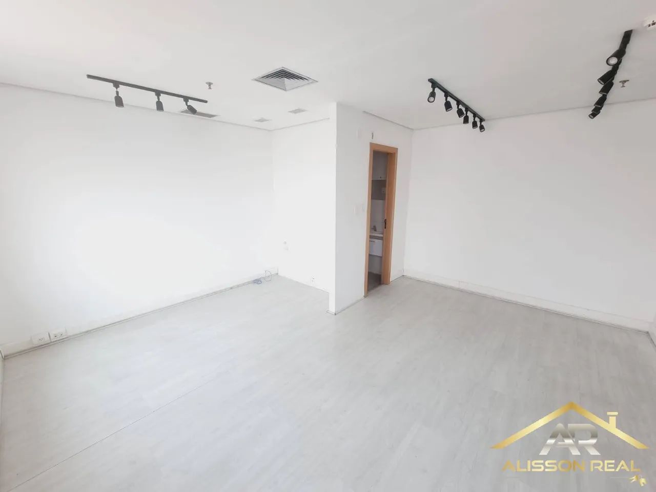 Sala Comercial 31m² - Pronta na Vila Osasco - Aceita Financiamento.