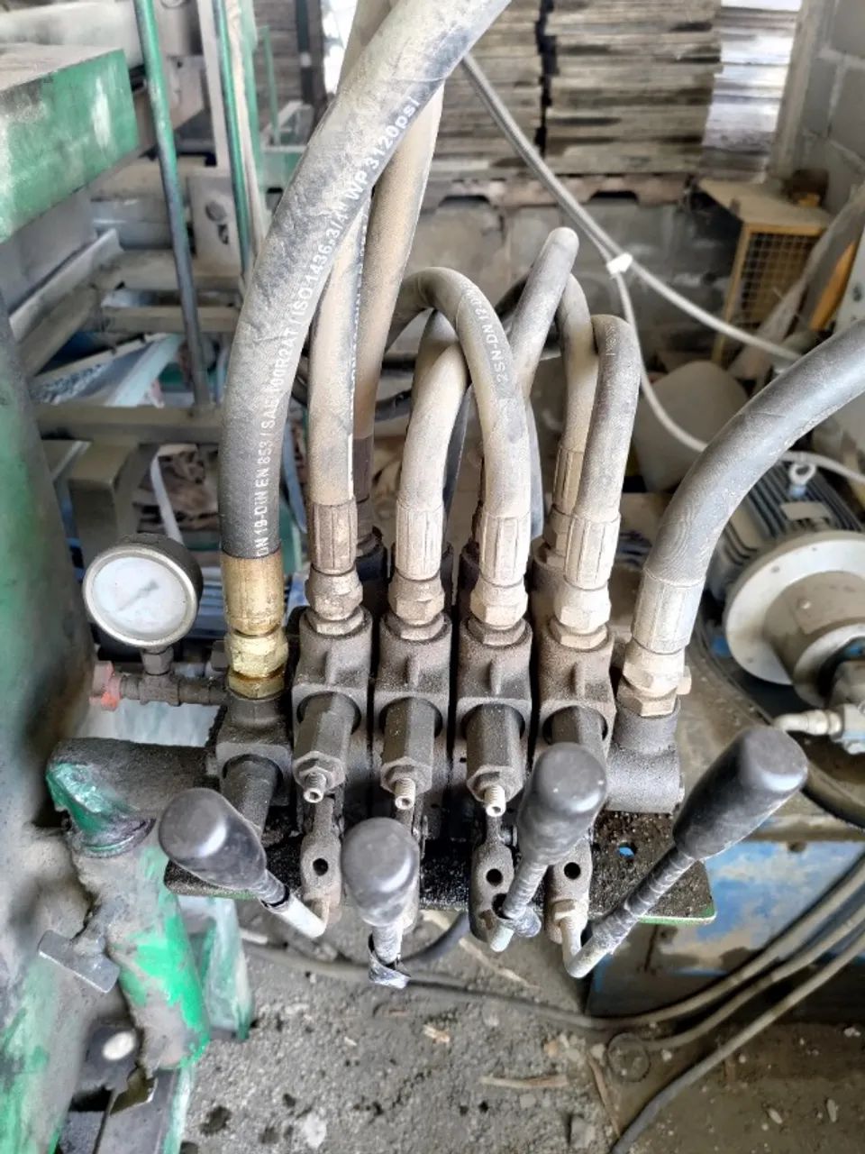 Máquina Hidráulica  de Bloco MBHD-4 com acessórios - Foto 2