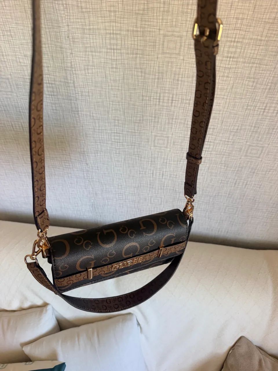 Bolsa transversal GUESS - Foto 3