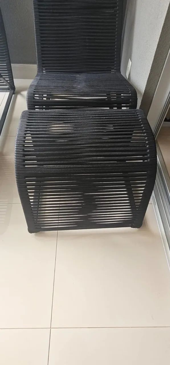 2 poltrona espreguiçadeira com puf + mesinha  preta - Foto 5