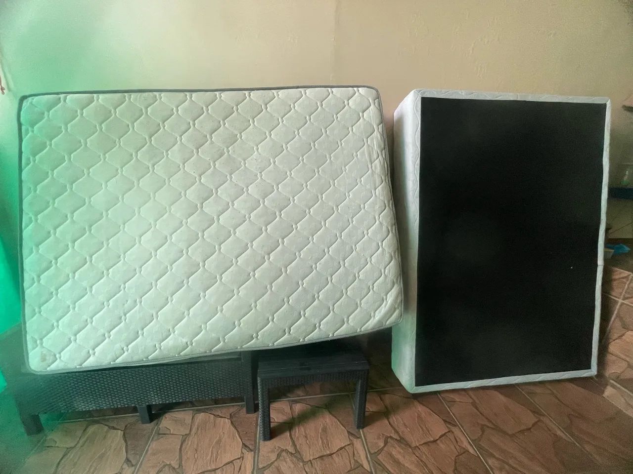 Vendo cama box de casal