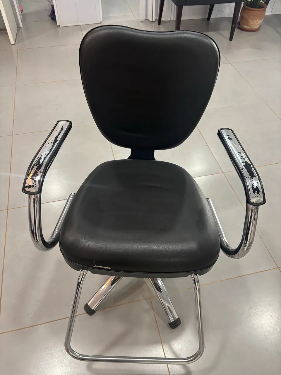Cadeira hidráulica cabeleireira ou barbeiro 