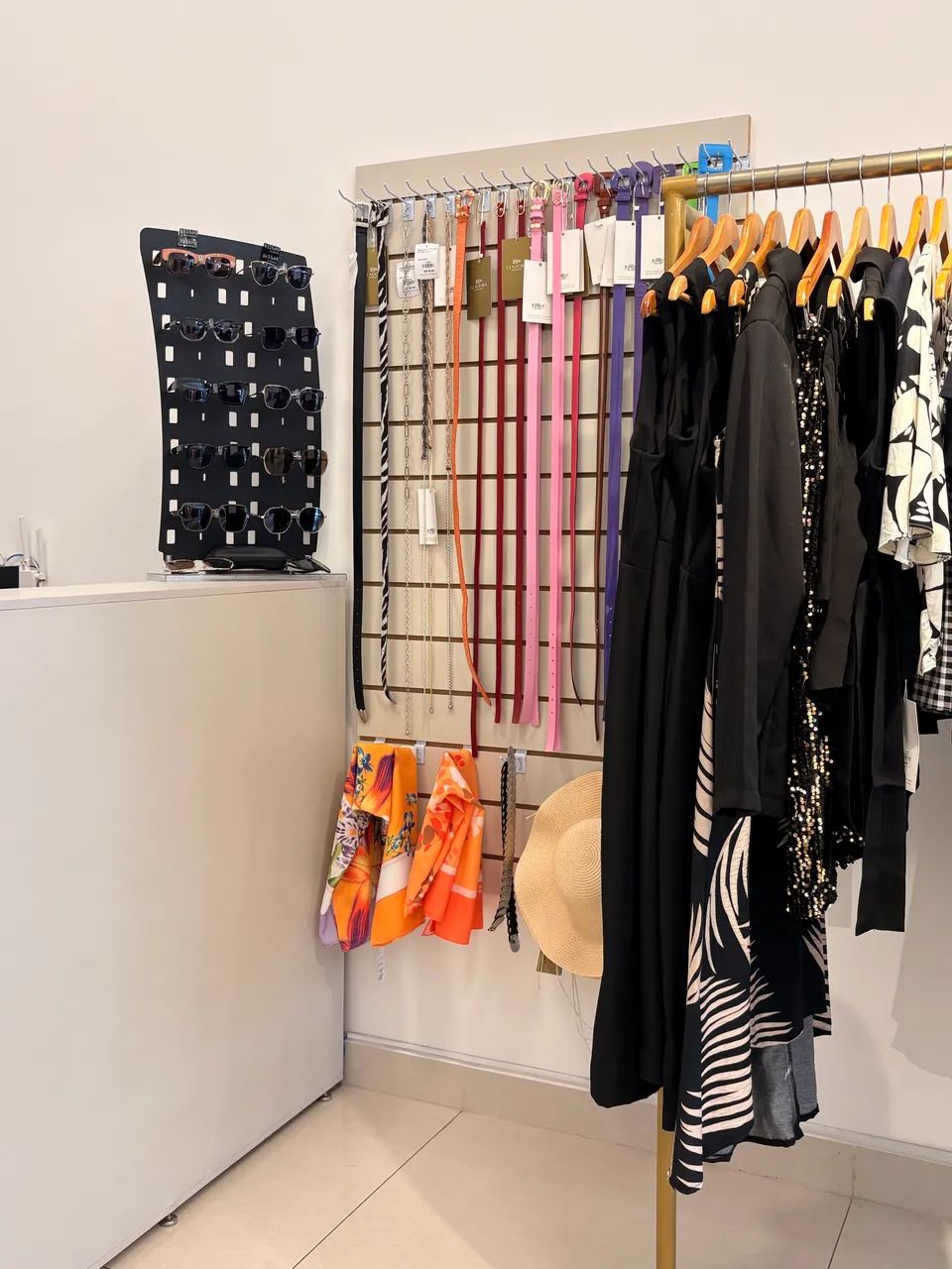 LOJA DE ROUPAS FEMININAS COMPLETA - IBIPORÃ/PR - Foto 2